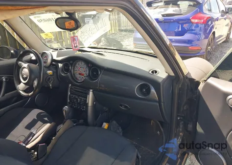 2006 Mini Cooper z USA, uszkodzony, nr VIN WMWRC33586TJ76208